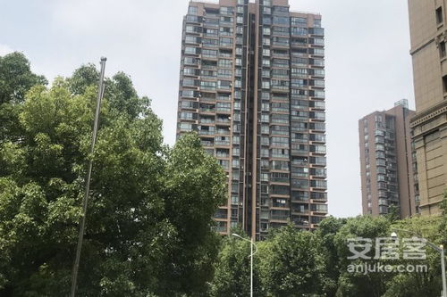 上海灘花園優(yōu)點(diǎn) 不足,上海灘花園怎么樣,上海灘花園周邊房產(chǎn)中介經(jīng)紀(jì)人評價